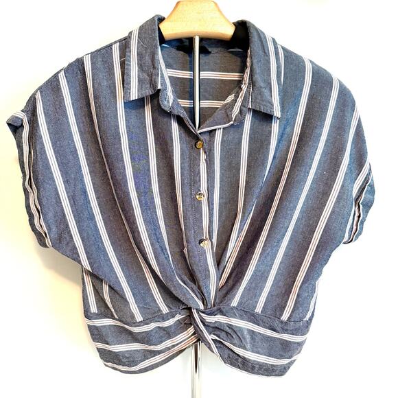 E&M Womens Large Capped Sleeve Gray and Blue Pinstriped Crop Top - Picture 1 of 11